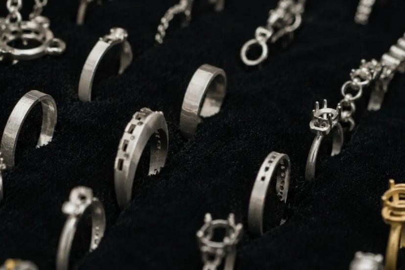 316L stainless steel jewelry samples and semi-finished components on a black sample tray