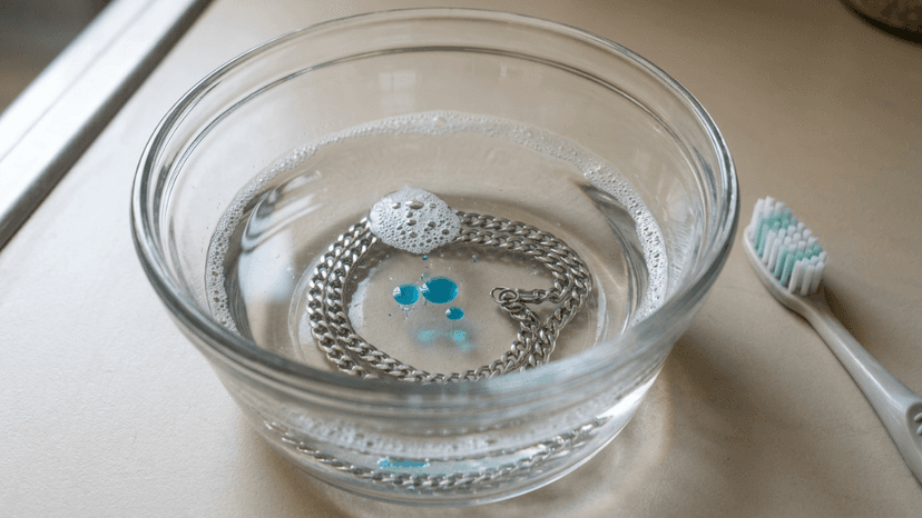 How to Clean Stainless Steel Jewelry3.png