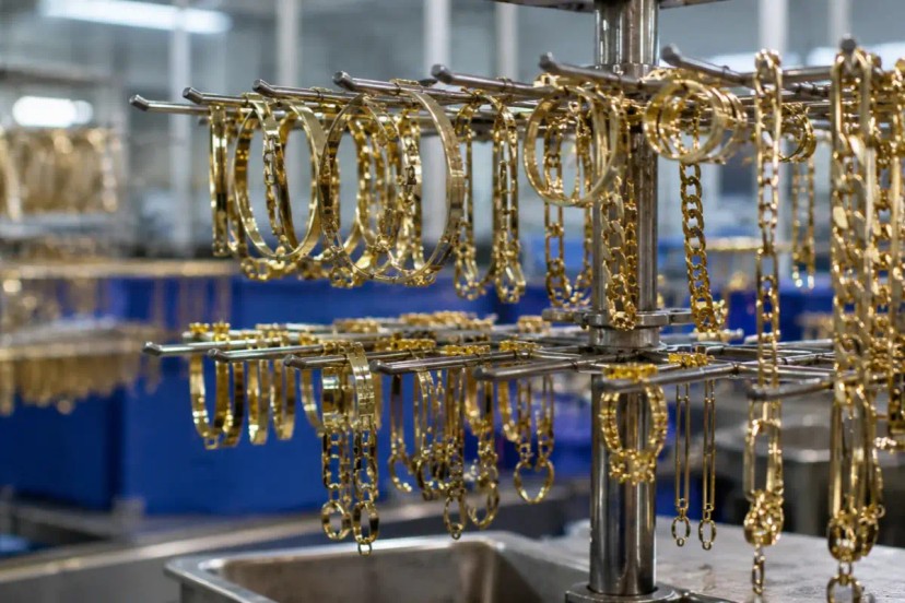 How to Start a Jewelry Brand with Low MOQ: A Complete Guide for Beginners