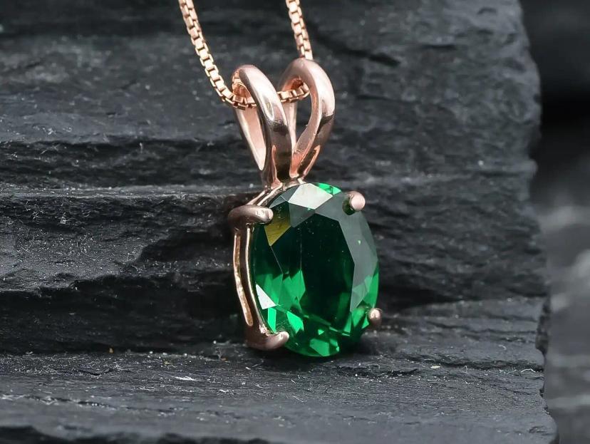 rose-gold-emerald-necklace---green-oval-pendant---solitaire-emerald-necklace_11e0659d-f878-4a74-b754-45fb6da1e4ad.webp