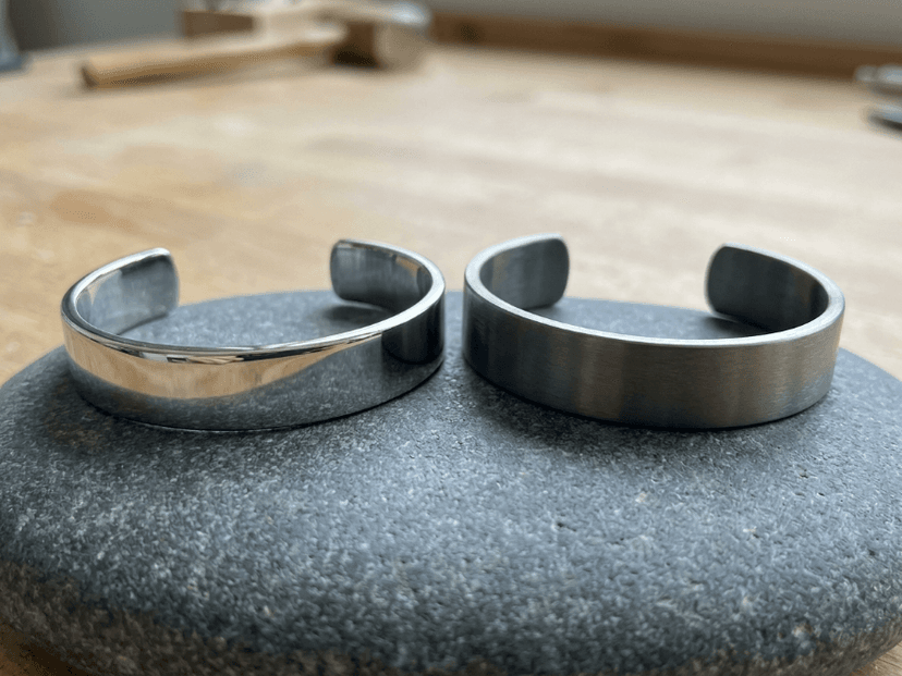 Stainless Steel vs Titanium Jewelry1.png