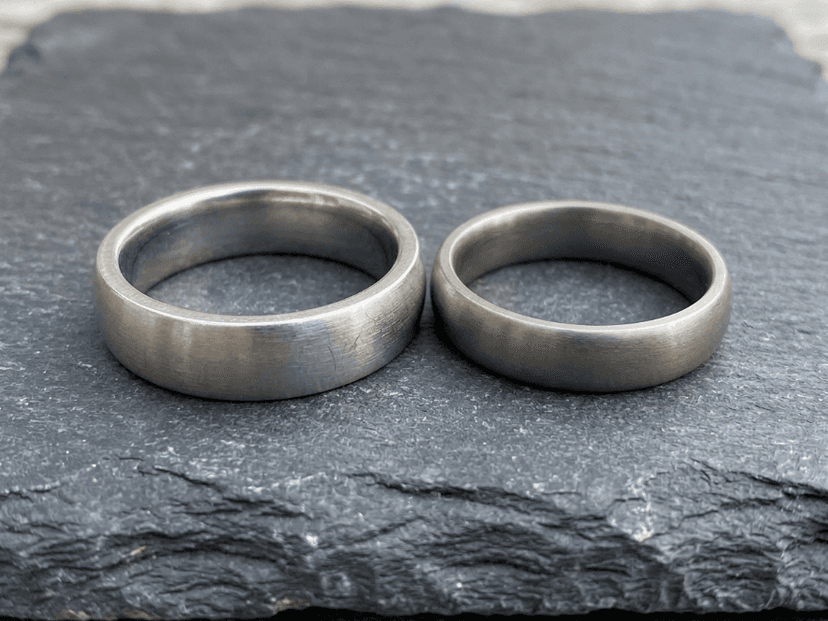 Stainless Steel vs Titanium Jewelry4.png