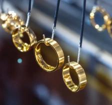Stainless steel jewelry surface preparation inspection